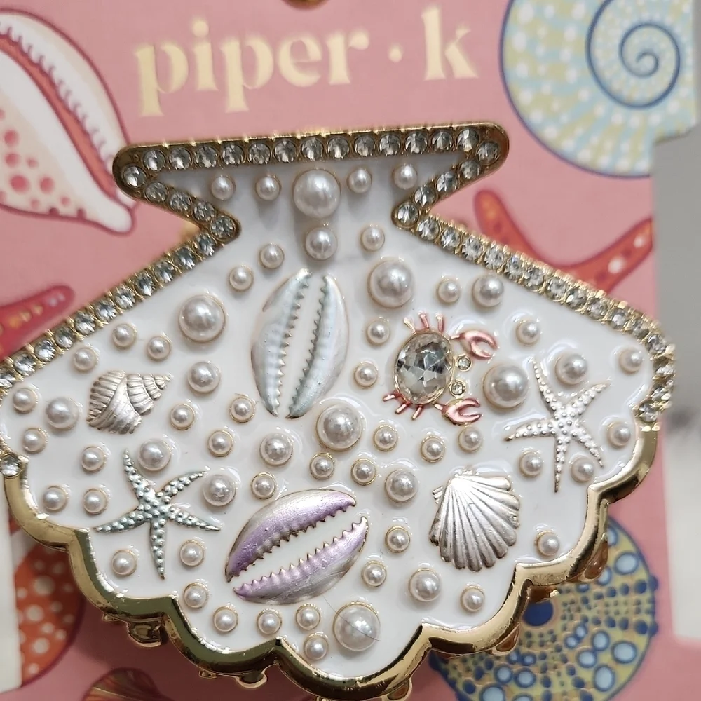 🤍▪️ Piper K ▪️Shell-Shaped Metal Claw Hair Clip with Pearls and Rhinestones